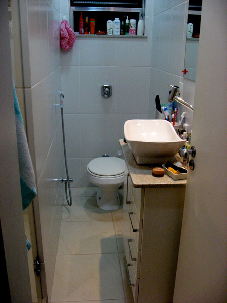 World S Smallest Bathroom, What Is The Narrowest A Bathroom Can Be