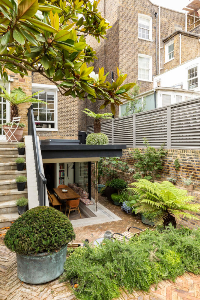 A courtyard oasis in London