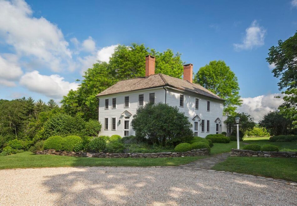 The simple beauty of a New England farmhouse