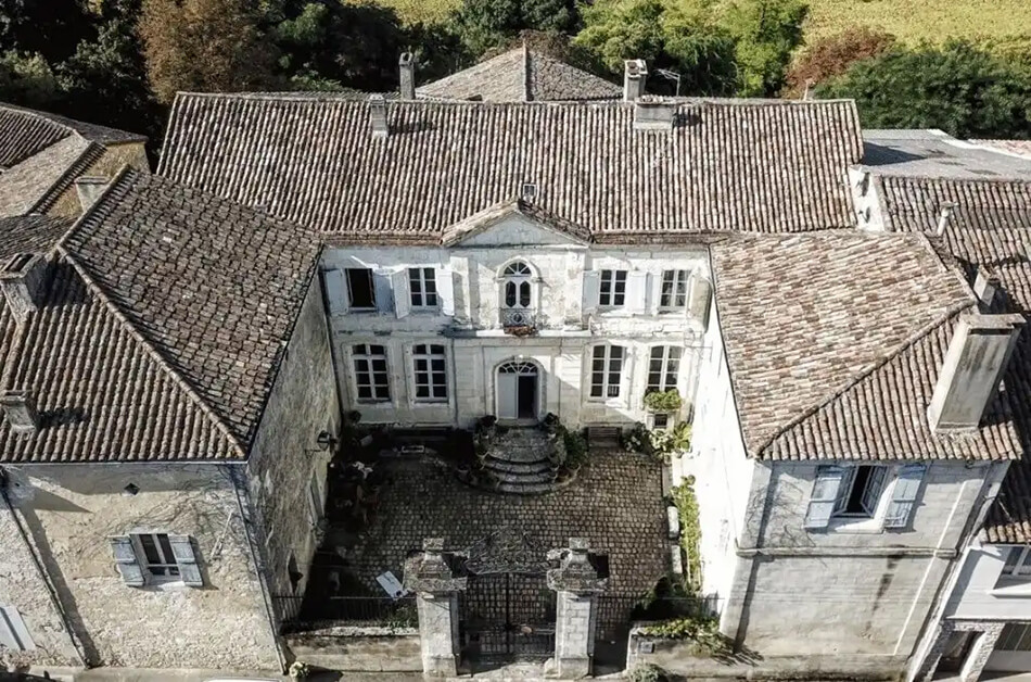 An 18th century restored château in Castillonnès, France