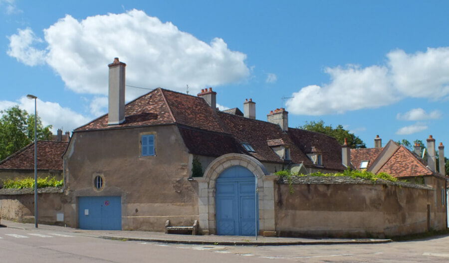 A compound for sale in Semur-en-Auxois