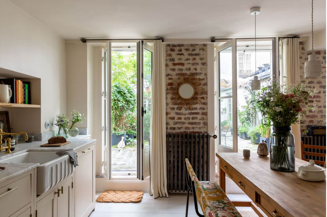 Garages transformed into a family apartment in Paris