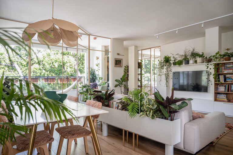 A dream apartment for plant lovers and storage enthusiasts